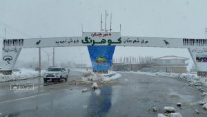 بارش برف گردشگران را به کوهرنگ کشاند