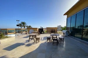 20 تا از بهترین رستوران های قشم؛ برای عاشقان غذاهای دریایی و محلی